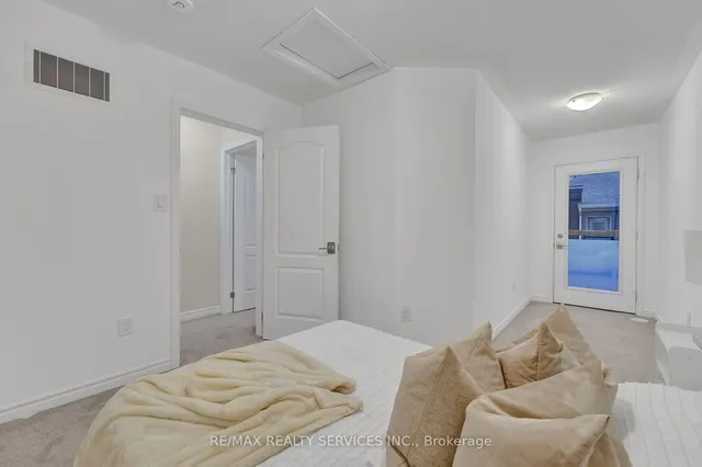 Additional image 20 of 35 Heron Park Pl Unit 12