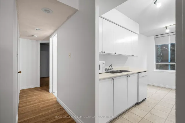 Additional image 15 of 633 Bay St Unit 807