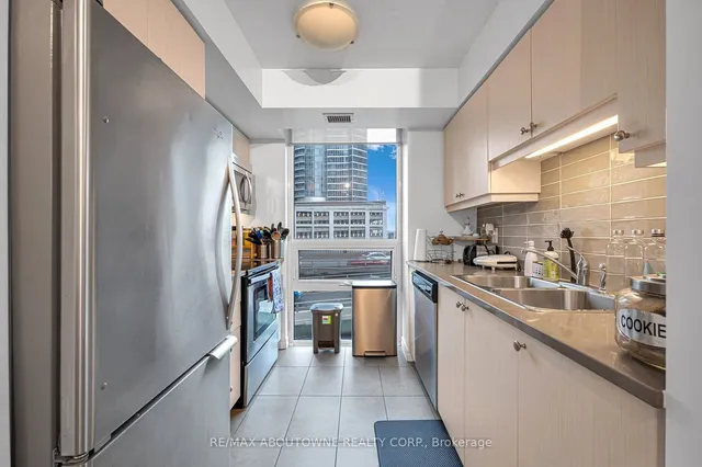 Additional image 12 of 25 Lower Simcoe St Unit 508