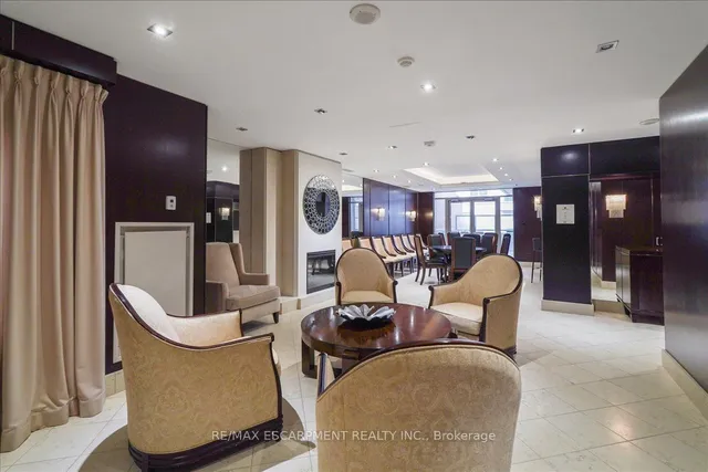 Additional image 37 of 68 Yorkville Ave Unit 304