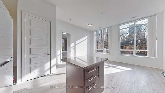 Additional image 23 of 28 Linden St Unit 203