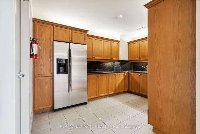 Additional image 19 of 2 Clairtrell Rd Unit #1008