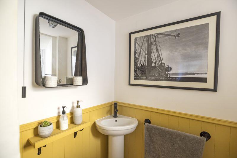 Additional image 25 of Holt