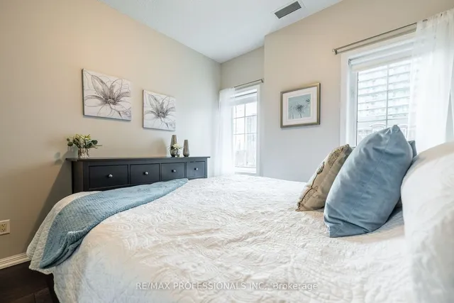 Additional image 18 of 15 Windermere Ave Unit TH101