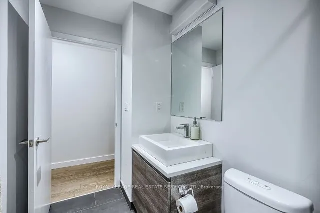 Additional image 18 of 111 Bathurst St Unit 1301