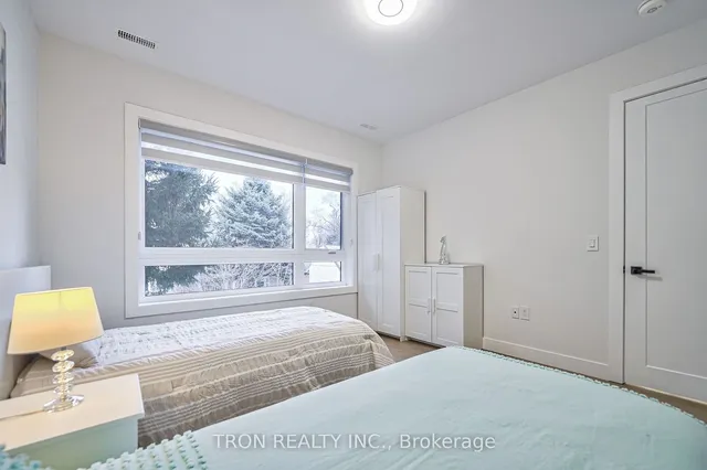 Additional image 30 of 38 Uno Dr