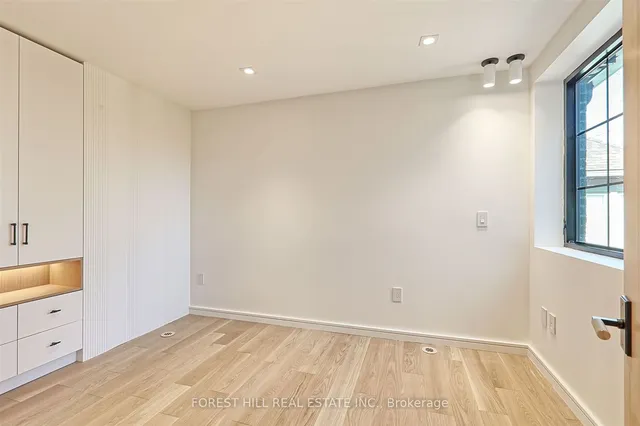 Additional image 31 of 127 Welland Ave