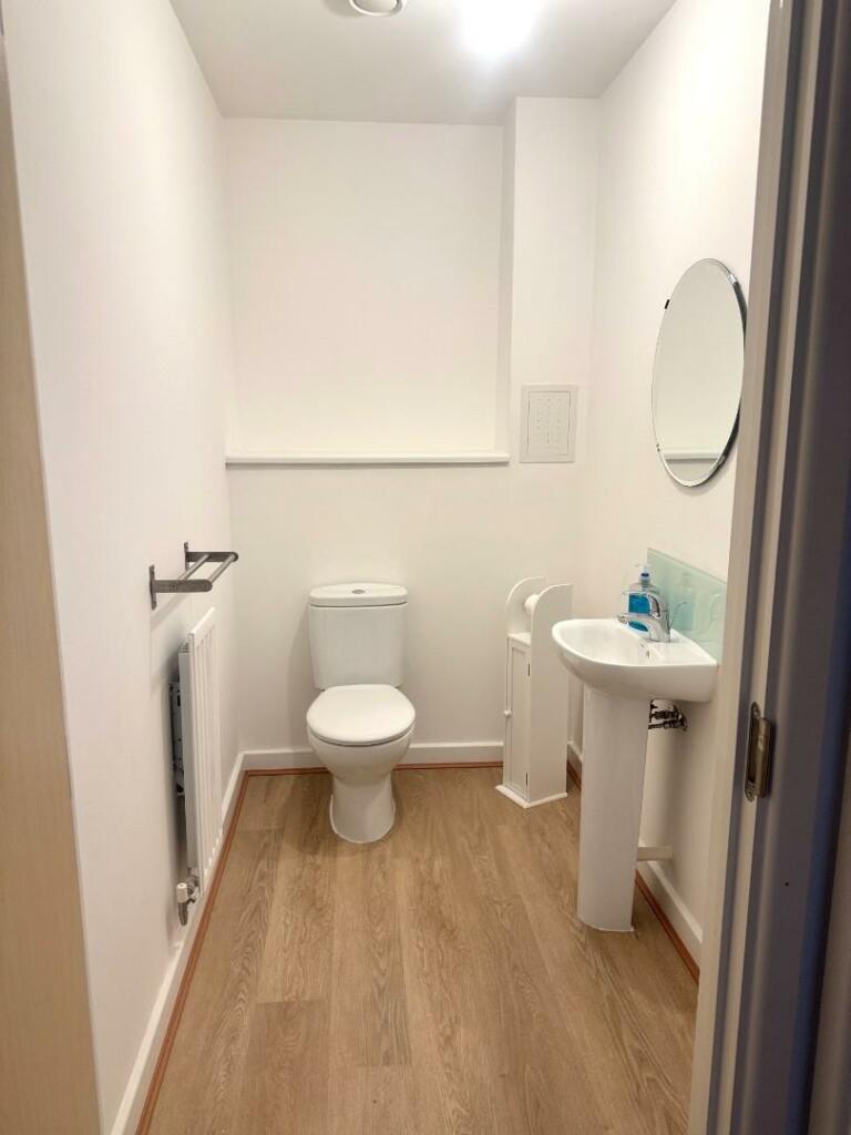 Additional image 8 of Bullmead Parade, Street