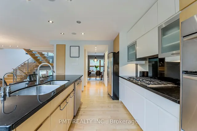 Additional image 22 of 19 Clarendon Ave