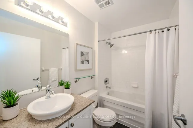 Additional image 15 of 410 King St Unit 220