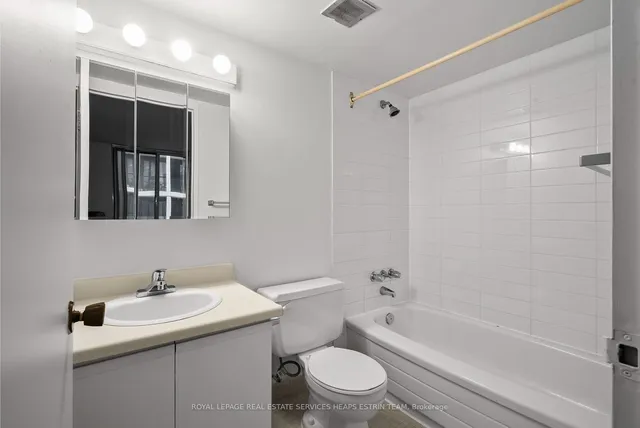 Additional image 21 of 633 Bay St Unit 807