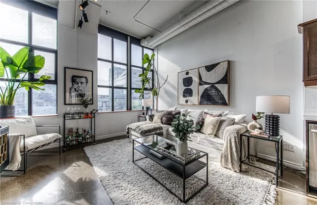 Additional image 21 of 404 King St Unit 306