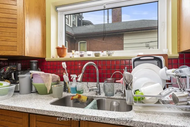 Additional image 40 of 1046 Dovercourt Rd