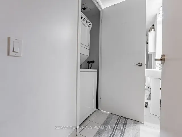 Additional image 18 of 60 Heintzman St Unit 1812