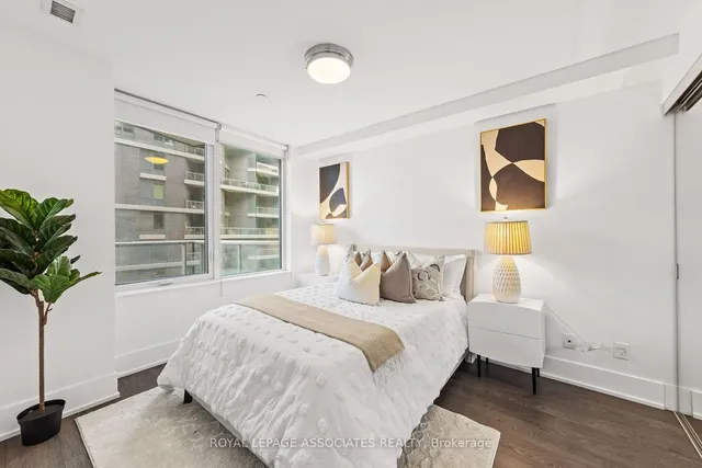 Additional image 17 of 15 Merchants' Wharf Unit 507