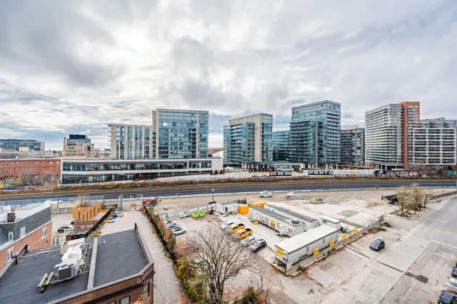 Additional image 25 of 8 Dovercourt Rd Unit 802