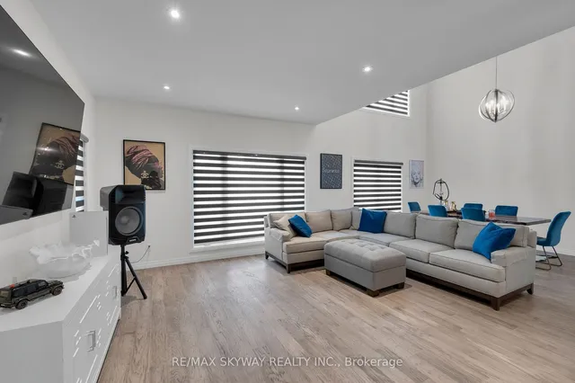 Additional image 14 of 972 Stonecliffe Walk Unit 18