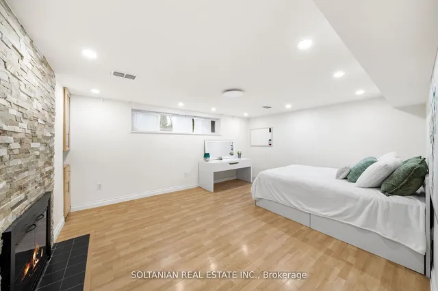 Additional image 29 of 38 Citation Dr