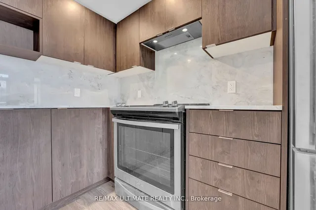 Additional image 22 of 225 Village Green Sq Unit 1006