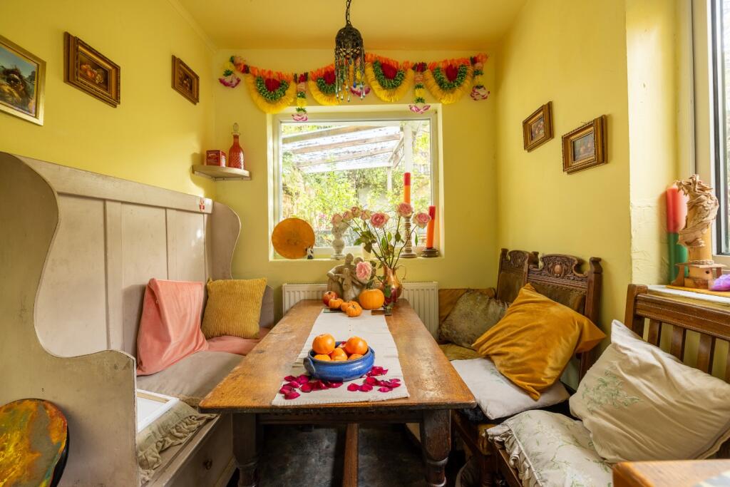 Additional image 10 of Central Glastonbury