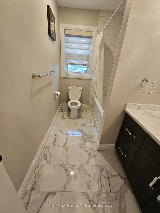 Additional image 16 of 23 Forfar Ave