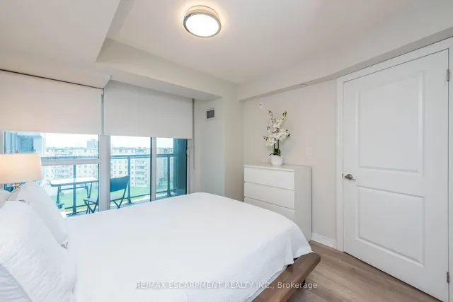 Additional image 17 of 80 Esther Lorrie Dr Unit 802