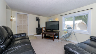 Additional image 3 of 2 Shamrock Cres