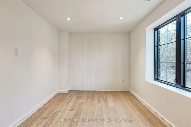 Additional image 26 of 127 Welland Ave