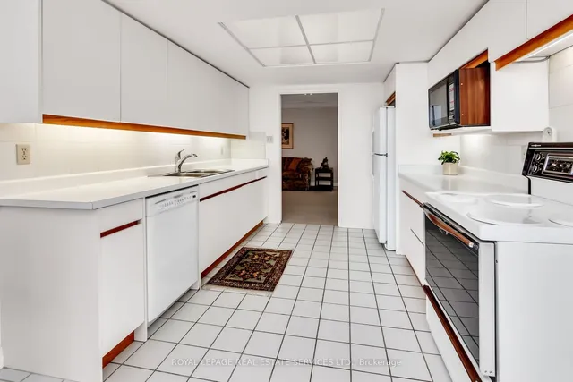 Additional image 21 of 130 Carlton St Unit 603