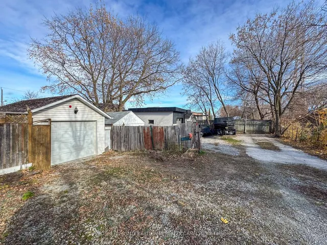 Additional image 21 of 1167 Roselawn Ave