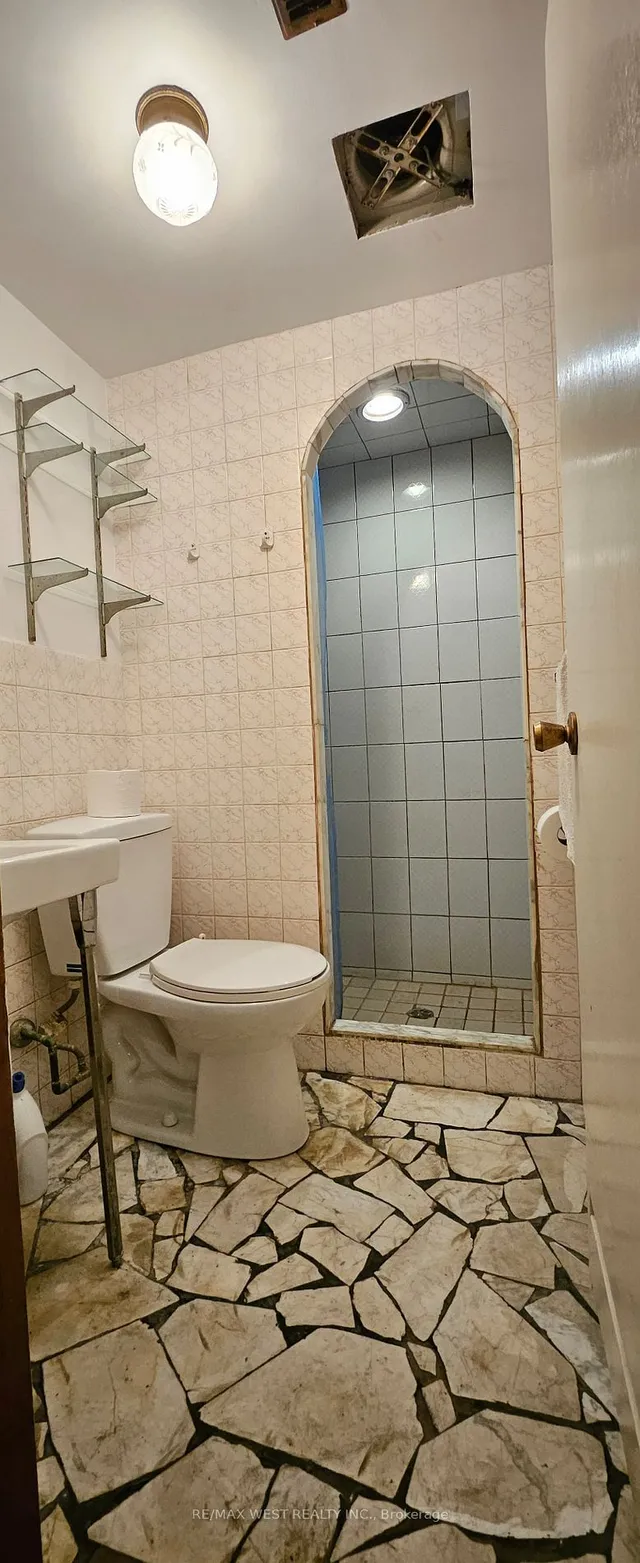 Additional image 24 of 18 Richgrove Dr