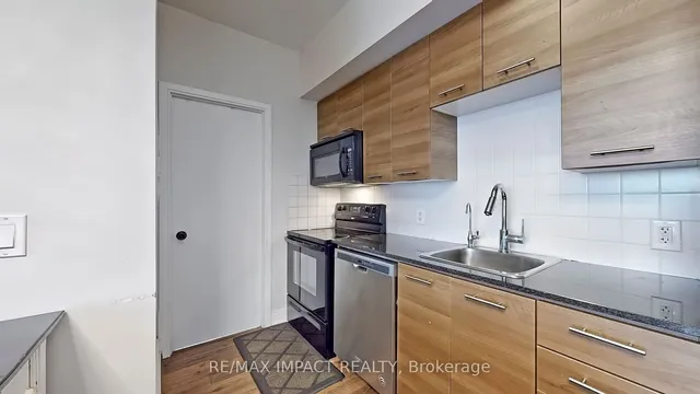 Additional image 21 of 125 Village Green Sq Unit 2212