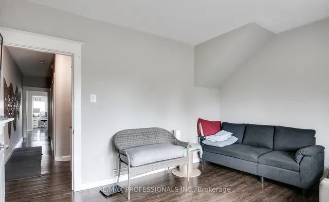 Additional image 17 of 176 Rosemount Ave