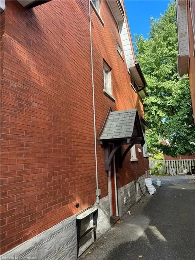 Additional image 28 of 32 Simeon St