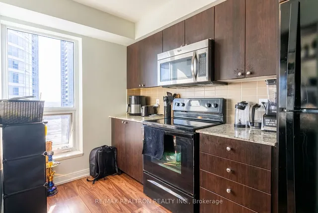 Additional image 12 of 151 Village Green Sq Unit 2102