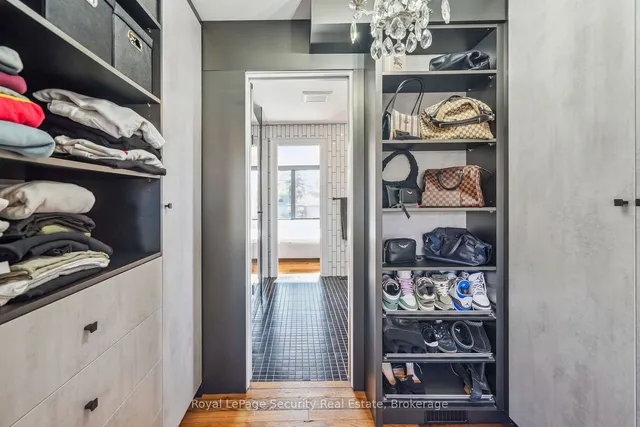 Additional image 15 of 24 Carousel Crt