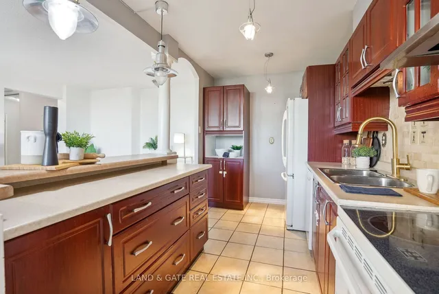 Additional image 16 of 260 Seneca Hill Dr Unit 702