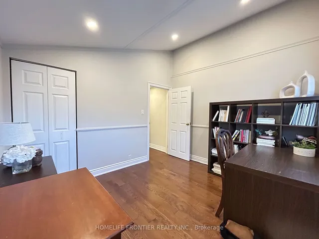 Additional image 28 of 110 Elise Terr