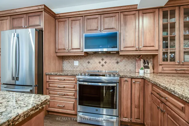 Additional image 12 of 33 Woodview Cres