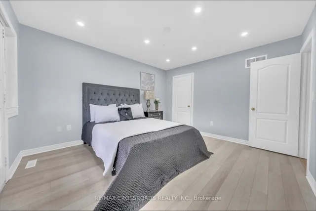 Additional image 11 of 76 Seasons Dr