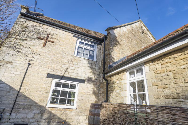 Additional image 16 of Holt