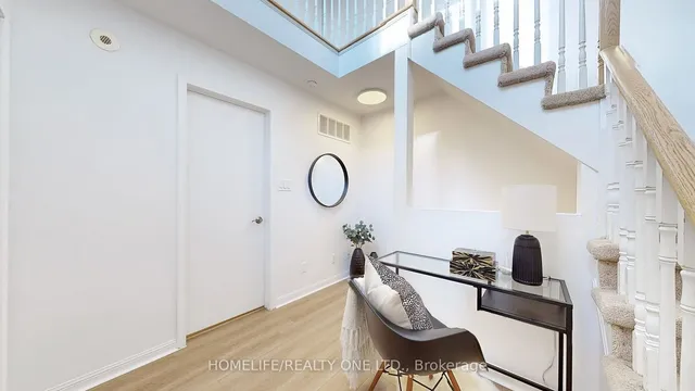 Additional image 12 of 18 Laidlaw St Unit 1019