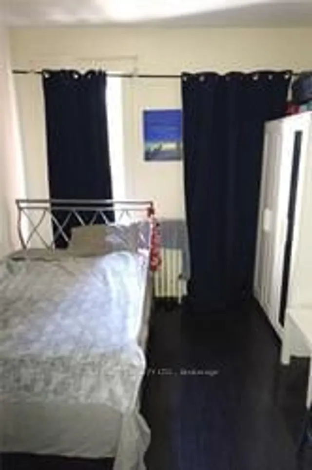 Additional image 29 of 2011 Dundas St