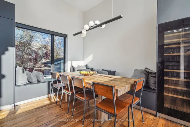 Additional image 10 of 24 Carousel Crt