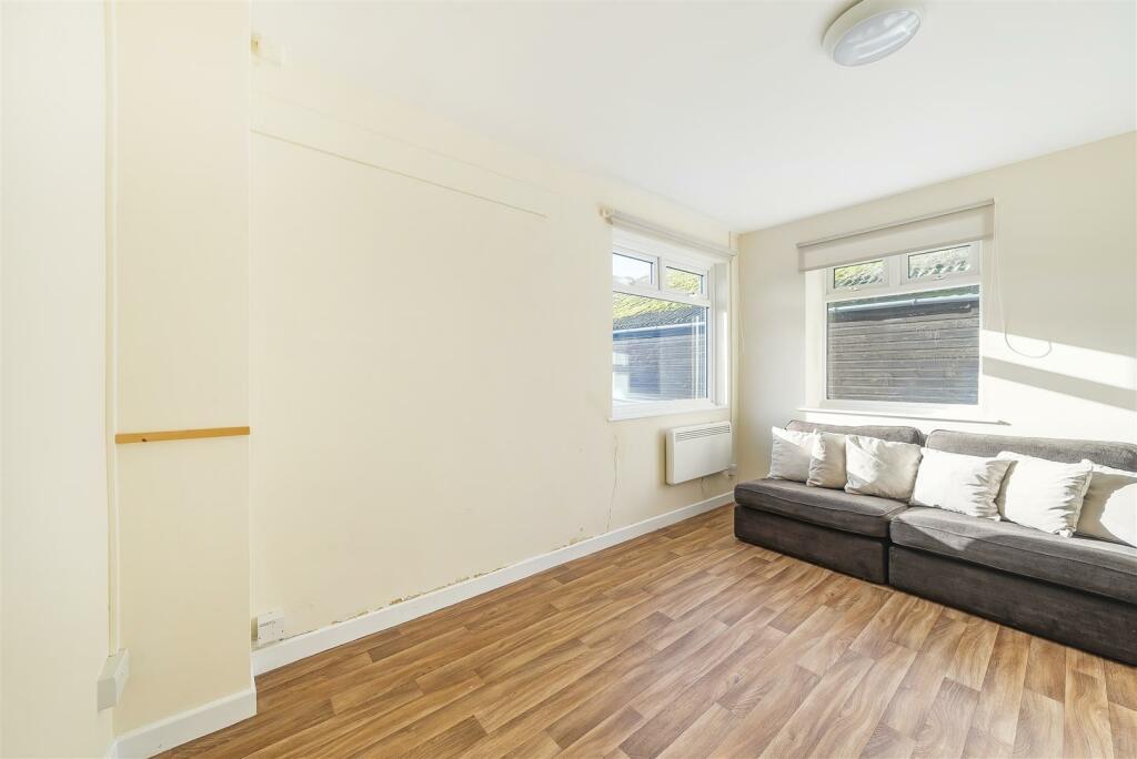 Additional image 5 of Wylye