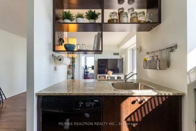 Additional image 13 of 151 Village Green Sq Unit 2102