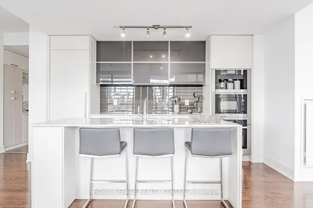 Additional image 6 of 170 Avenue Rd Unit 611