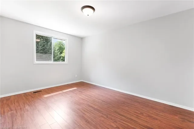 Additional image 22 of 104 Shadeland Cres