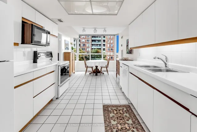 Additional image 19 of 130 Carlton St Unit 603