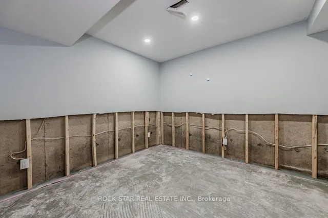 Additional image 20 of 77 Timberlane Cres